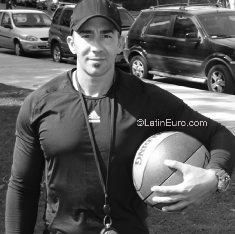 Date this athletic Argentina man Guido from Buenos Aires AR224