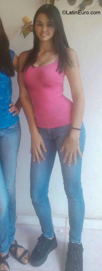 Date this foxy Venezuela girl Theiria from Carupano VE2631