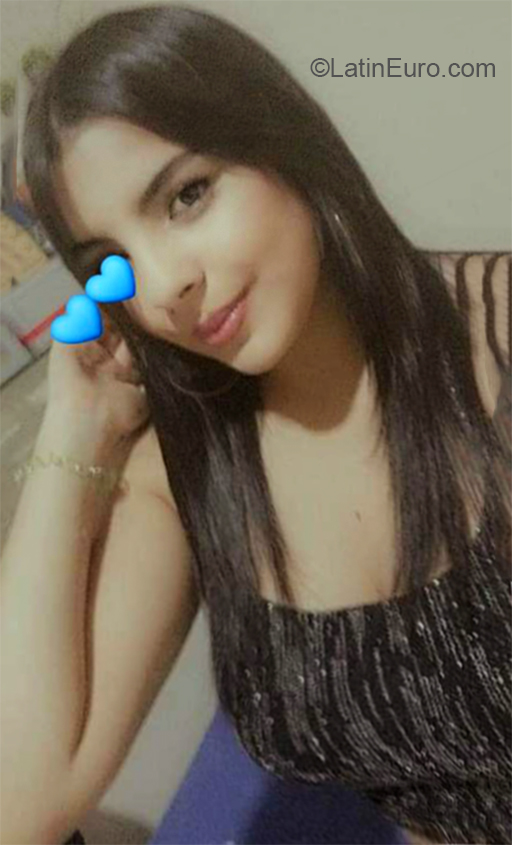 Date this georgeous Colombia girl Dahiana from Medellin CO27025