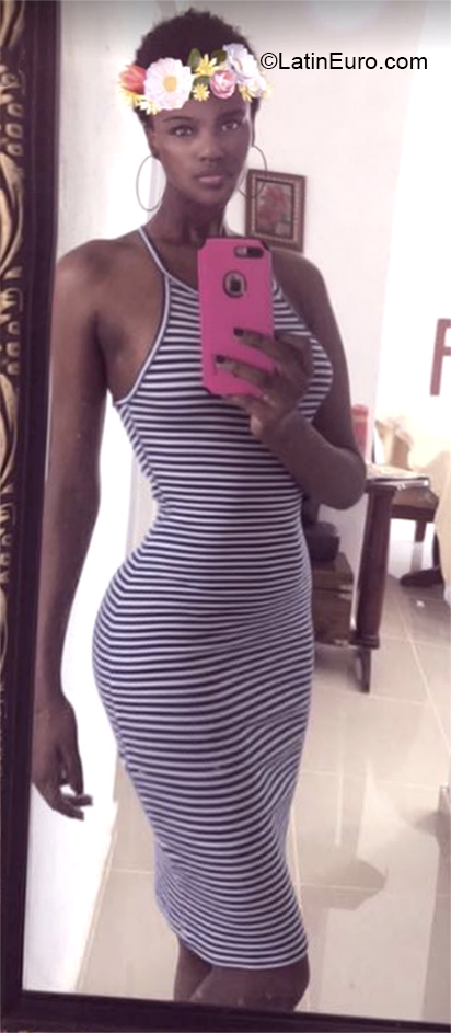 Date this athletic Dominican Republic girl Rosaura from Santo Domingo DO37331