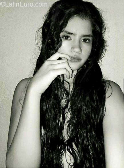 Date this fun Colombia girl Lina from Bucaramanga CO25964