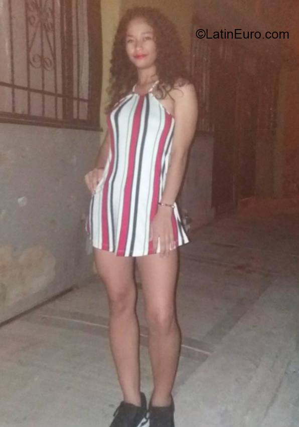 Date this foxy Colombia girl Yuliana from Santa Marta CO25974