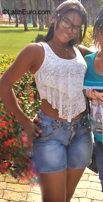 Date this hot Cuba girl Olannis from Havana CU581