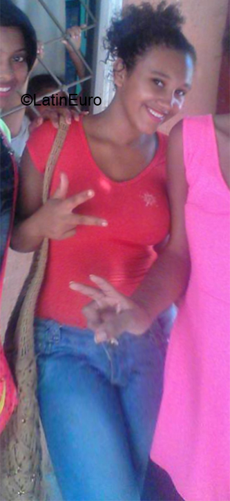 Date this pretty Colombia girl Yuli from Chimichagua CO25986