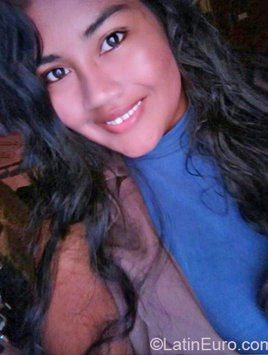 Date this cute Colombia girl Constanza from Cali CO25987