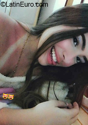 Date this sultry Venezuela girl Francy from Lara VE3066