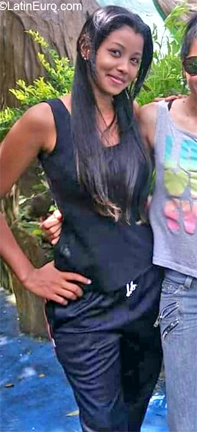 Date this lovely Venezuela girl Migedy from Zaraza VE2687