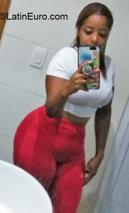 Date this tall Dominican Republic girl Leonela from Santiago DO35978