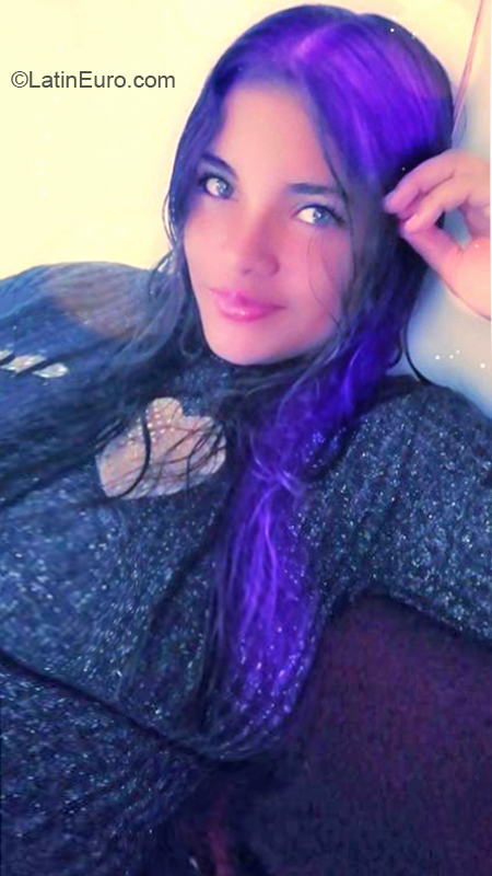 Date this foxy Colombia girl Leyla from Manizalez CO26028
