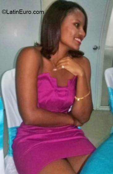 Date this hard body Dominican Republic girl LARISSA from Santo Domingo DO36032
