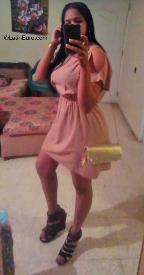 Date this hard body Dominican Republic girl Milagros from Santo Domingo DO36034
