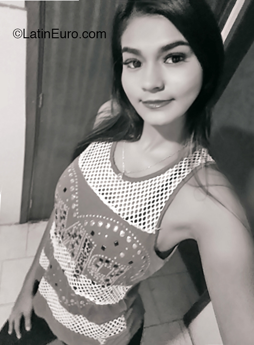 Date this sensual Venezuela girl Chiquinquira from Cumana VE2707