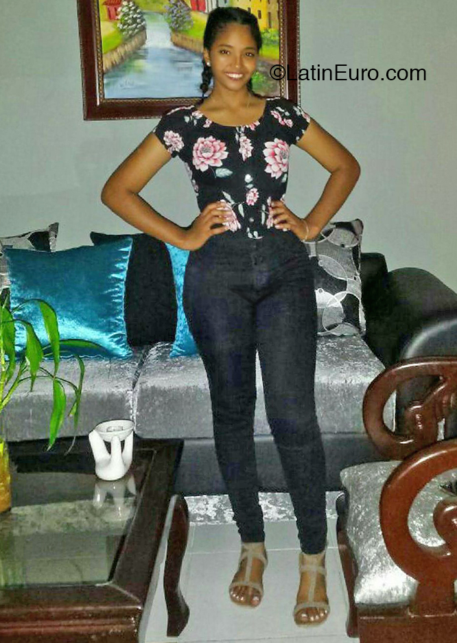 Date this sensual Dominican Republic girl Nayaly from Santo Domingo DO36076