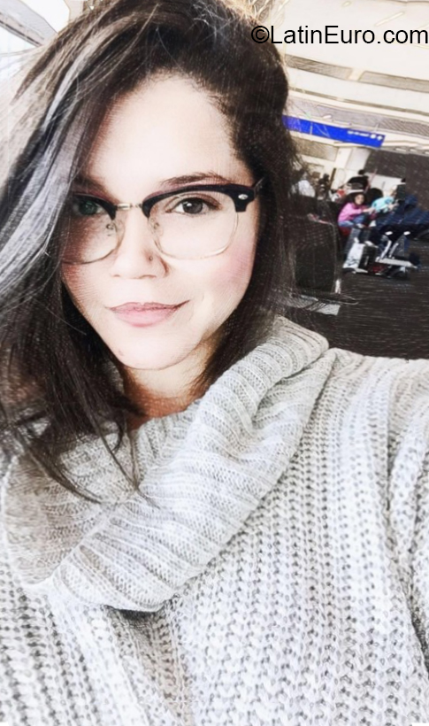 Date this foxy Colombia girl Vann from Medellin CO26086