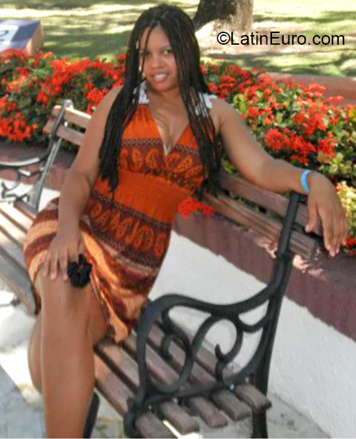Date this beautiful Dominican Republic girl Yoli from Santo Domingo DO36136