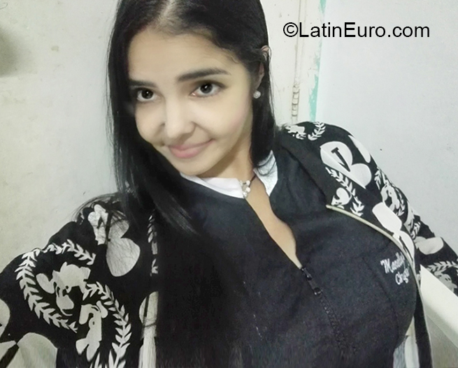 Date this lovely Venezuela girl Mare from Caracas VE2718