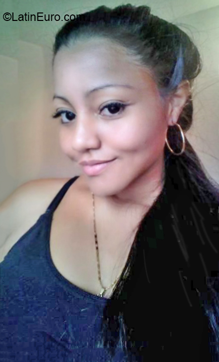Date this fun Venezuela girl Alejandra from Caracas VE2720