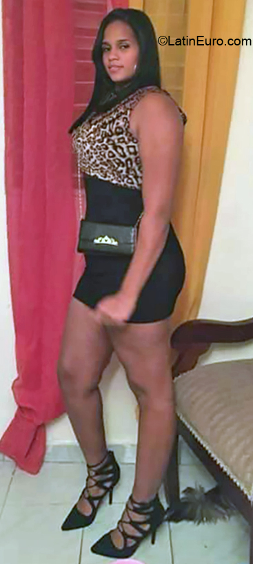 Date this good-looking Dominican Republic girl Melissa from Santo Domingo DO36218