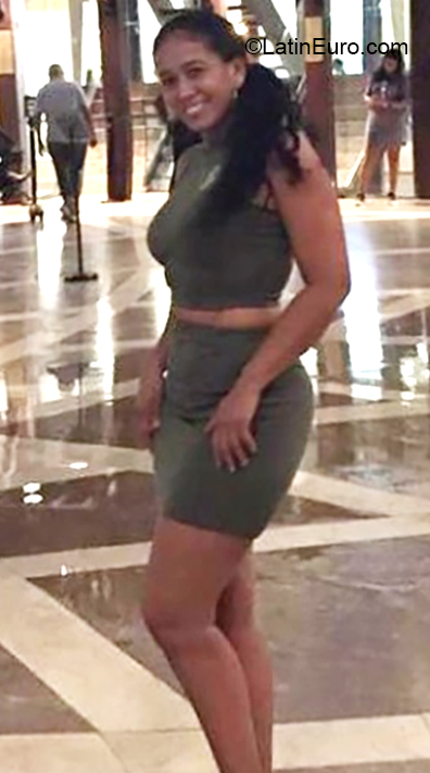 Date this pretty Colombia girl Verlis from Cartagena CO26139