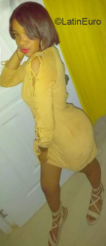 Date this gorgeous Dominican Republic girl Haidy from Santo Domingo DO36222