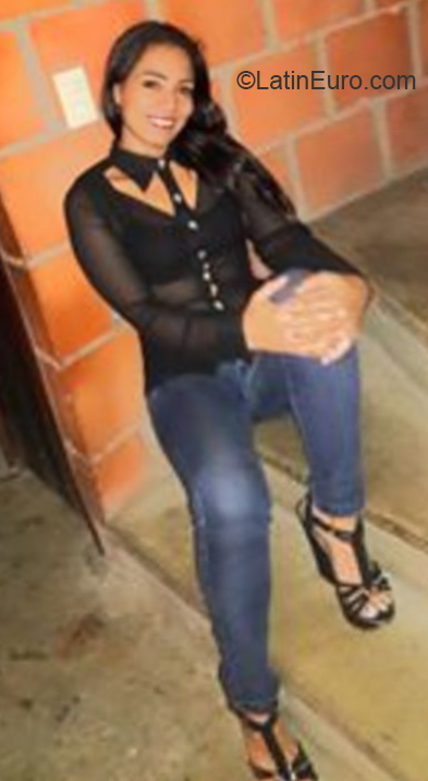 Date this sultry Colombia girl Stella from Cali CO26143