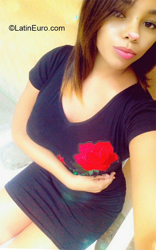 Date this sensual Dominican Republic girl Yersie from Santiago DO36235