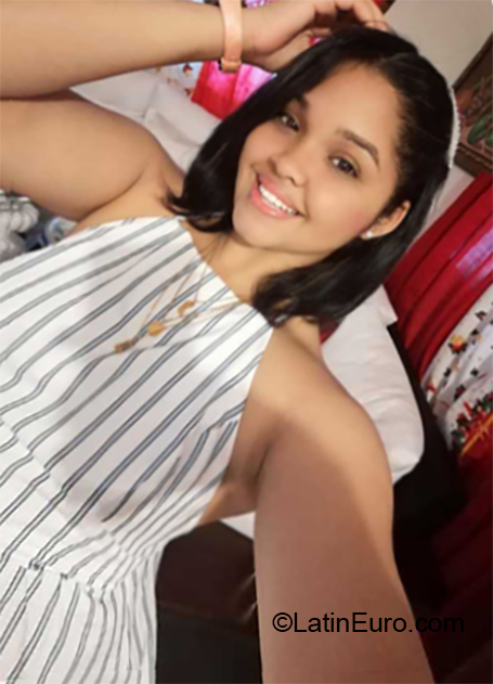 Date this nice looking Dominican Republic girl Corel from Santo Domingo DO36236