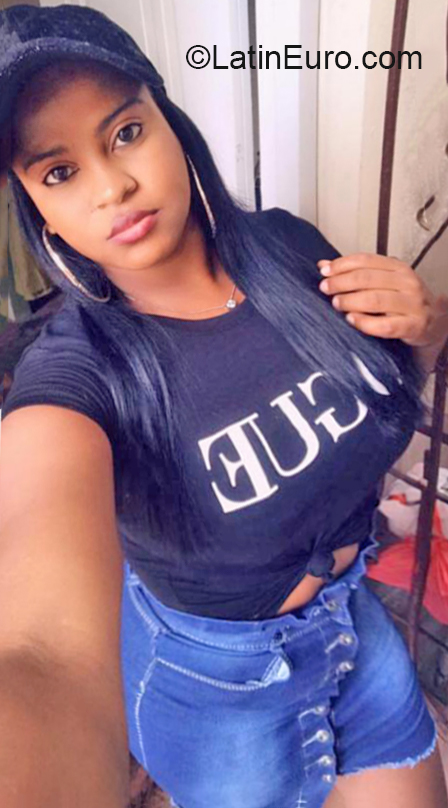 Date this tall Dominican Republic girl Yahara from Santo Domingo DO36273
