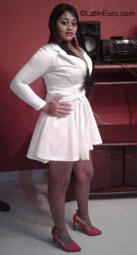 Date this exotic Dominican Republic girl Cinthia from Santo Domingo DO36289