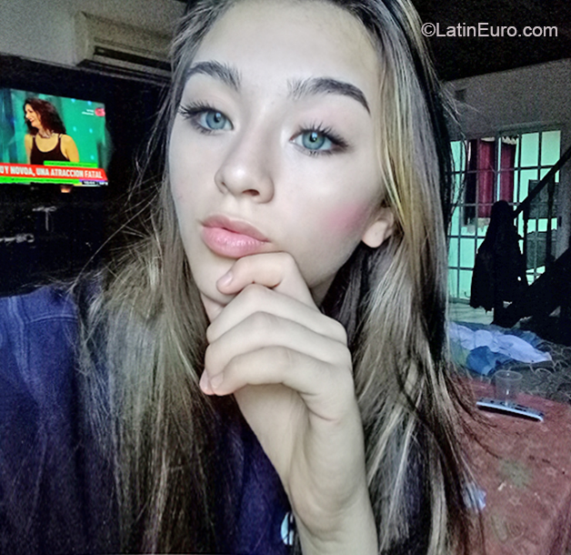 Date this voluptuous Argentina girl Vicky from Anelo AR247