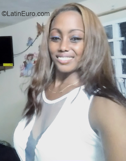 Date this passionate Cuba girl Yanis from Cuba CU618