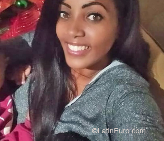 Date this attractive Venezuela girl Rosy from Caracas VE2750