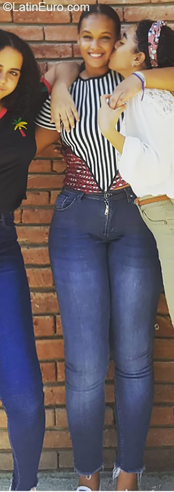 Date this athletic Dominican Republic girl Amelia from Santiago De Los Caballeros DO36369