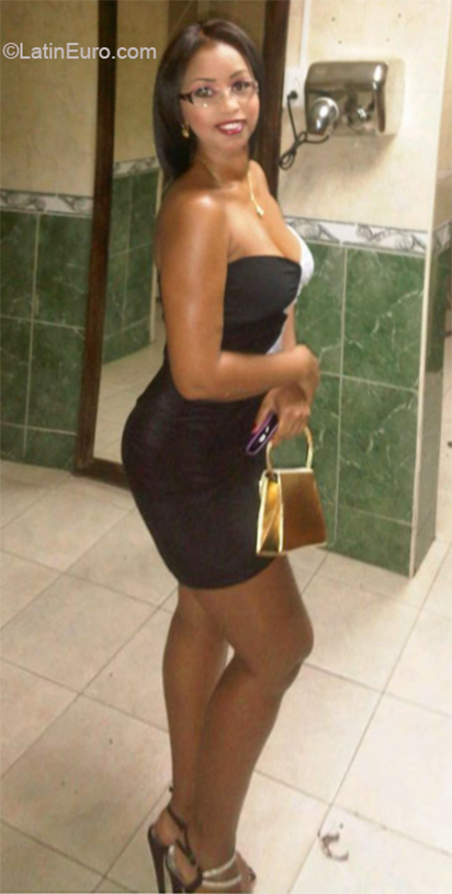 Date this voluptuous Venezuela girl Victotiria from Caracas VE2755