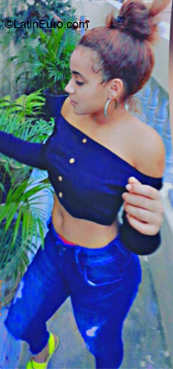Date this sultry Dominican Republic girl Karol from La Vega DO36415