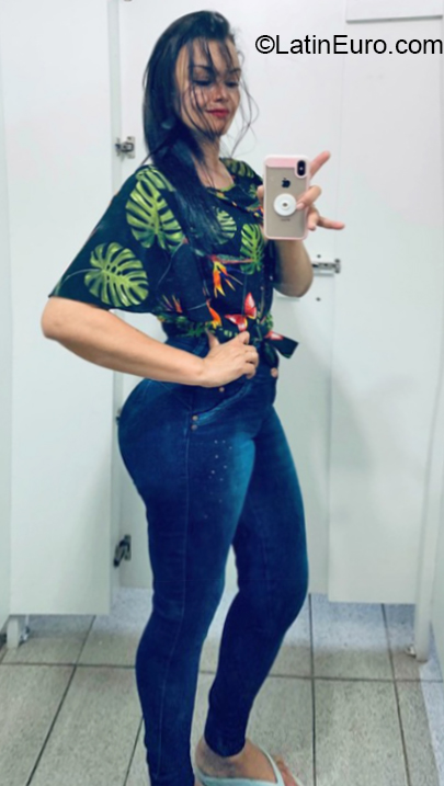 Date this attractive Brazil girl Renata from Baixo Guabdu BR10946