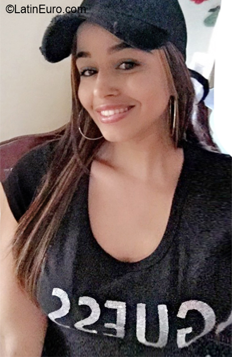 Date this cute Dominican Republic girl PAMELA from Santo Domigo DO36433