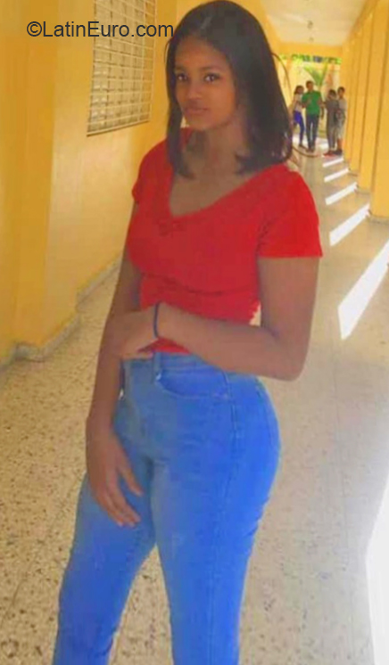 Date this lovely Dominican Republic girl Brenda from Santo Domingo Oeste DO36442