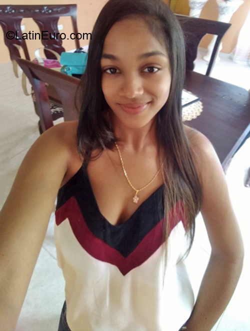 Date this funny Dominican Republic girl Esmeraly from Santo Domingo DO36446