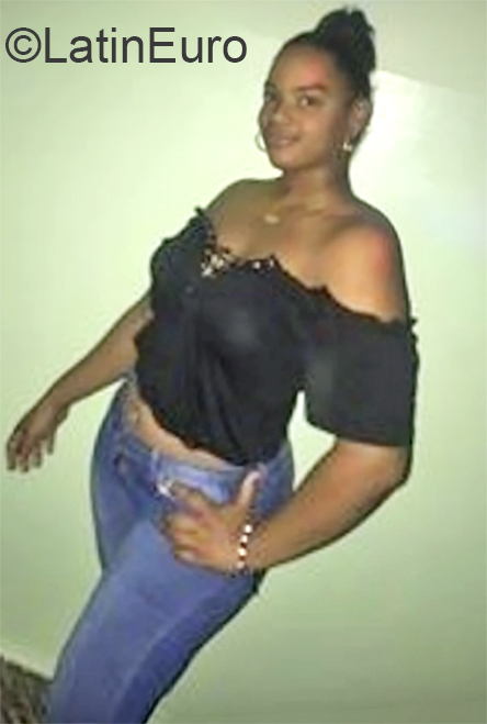 Date this lovely Dominican Republic girl Arleny from La Vega DO36451