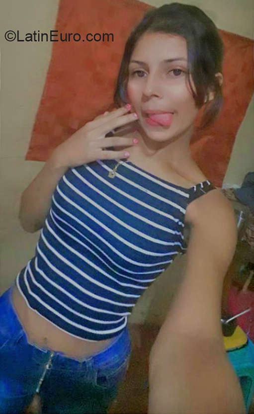 Date this hot Venezuela girl Angelicadreams from Bolivar VE2767