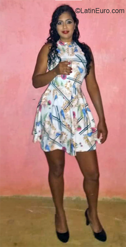 Date this athletic Brazil girl Suzy from Salvador BR10953