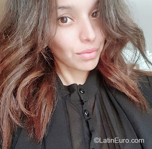 Date this young Argentina girl Carolina from Buenos Aires AR256