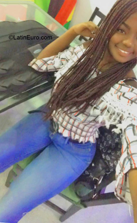 Date this foxy Dominican Republic girl Abigail from San Pedro De Macoris DO36478