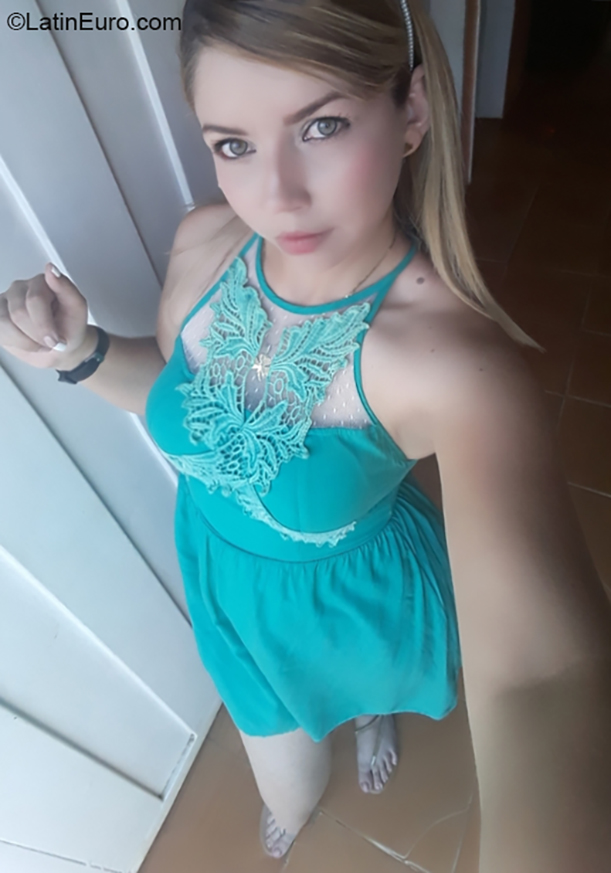 Date this attractive Venezuela girl Rosa from Barquisimeto VE2788