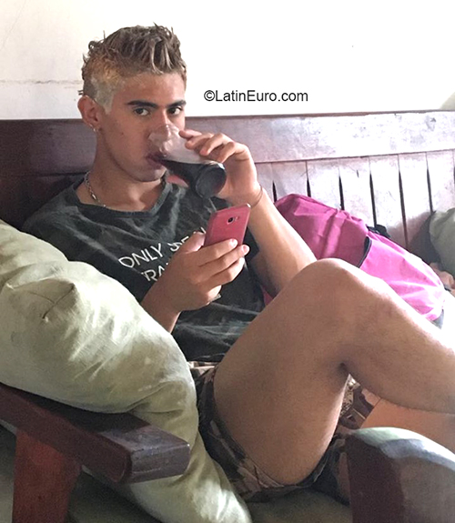 Date this foxy Argentina man Tomas from Rio Negro AR262