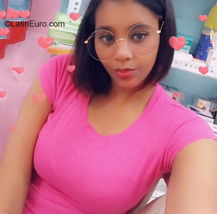 Date this sultry Dominican Republic girl Chakiria from Santo Domingo DO36601