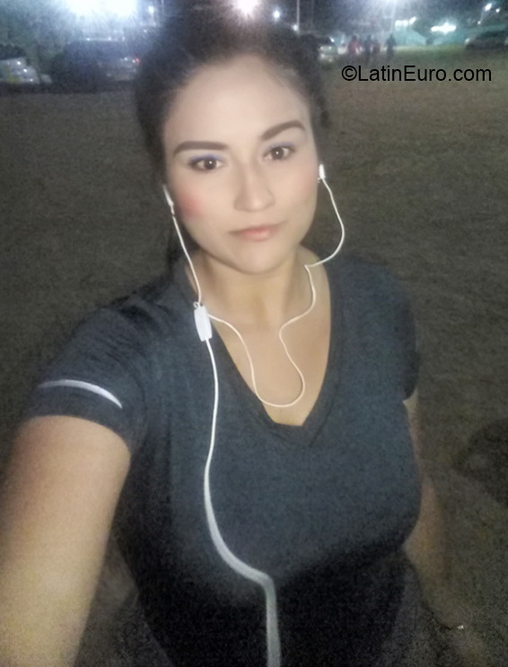 Date this voluptuous Colombia girl Isabel from Neiva CO26307