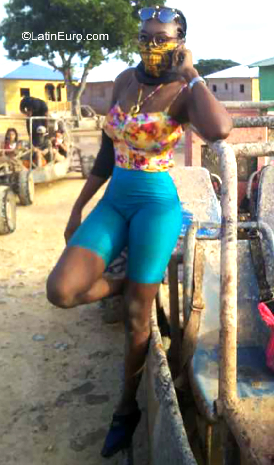 Date this hard body Dominican Republic girl Elisa from Santo Domingo DO36631