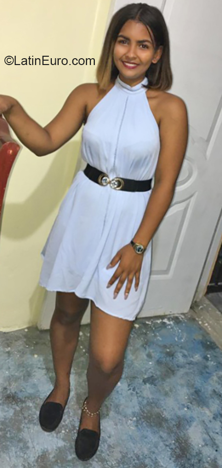 Date this attractive Dominican Republic girl Samantha from San Cristobal DO36690